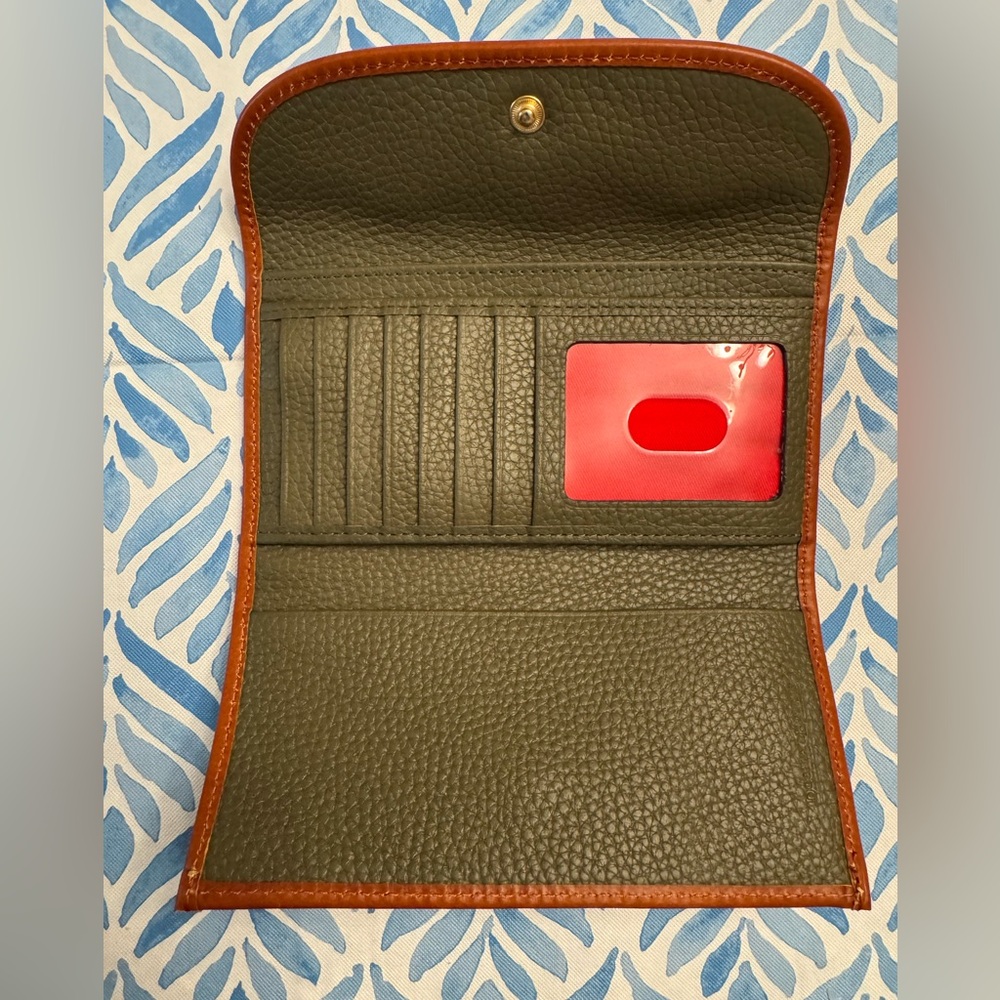 Dooney & Bourke pebbled leather Green Wallet - Picture 3 of 4